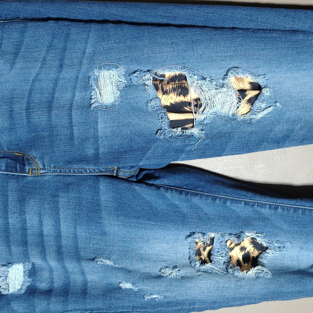 Judy Blue Distressed Animal Print Skinny Fit Jeans Size 11/30 - Picture 6 of 11